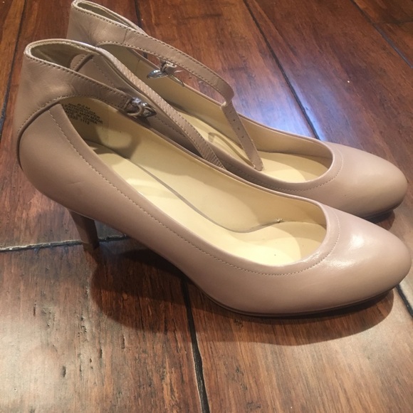 Nine West Heels - Picture 2 of 8